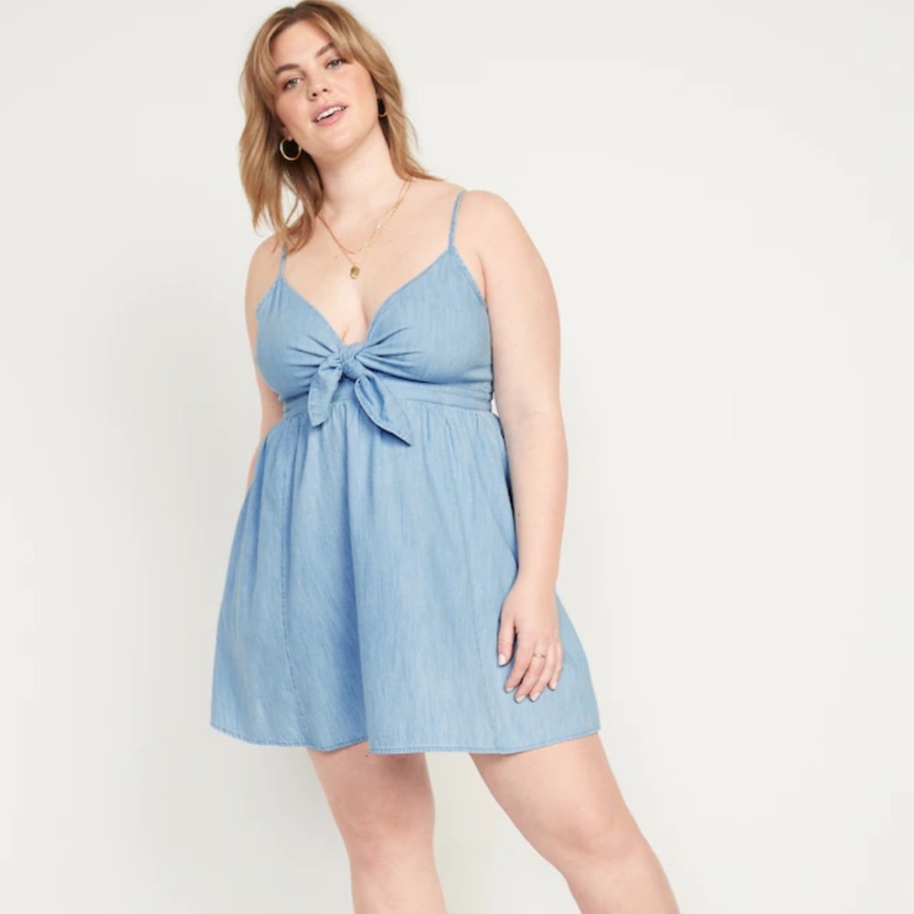 Adorable old navy dress NWT KEYHOLE front with twist